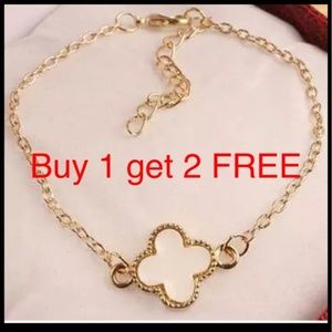 White clover leaf gold plated bracelet